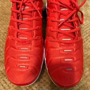 Nike Air Vapormax Plus in Bold Red